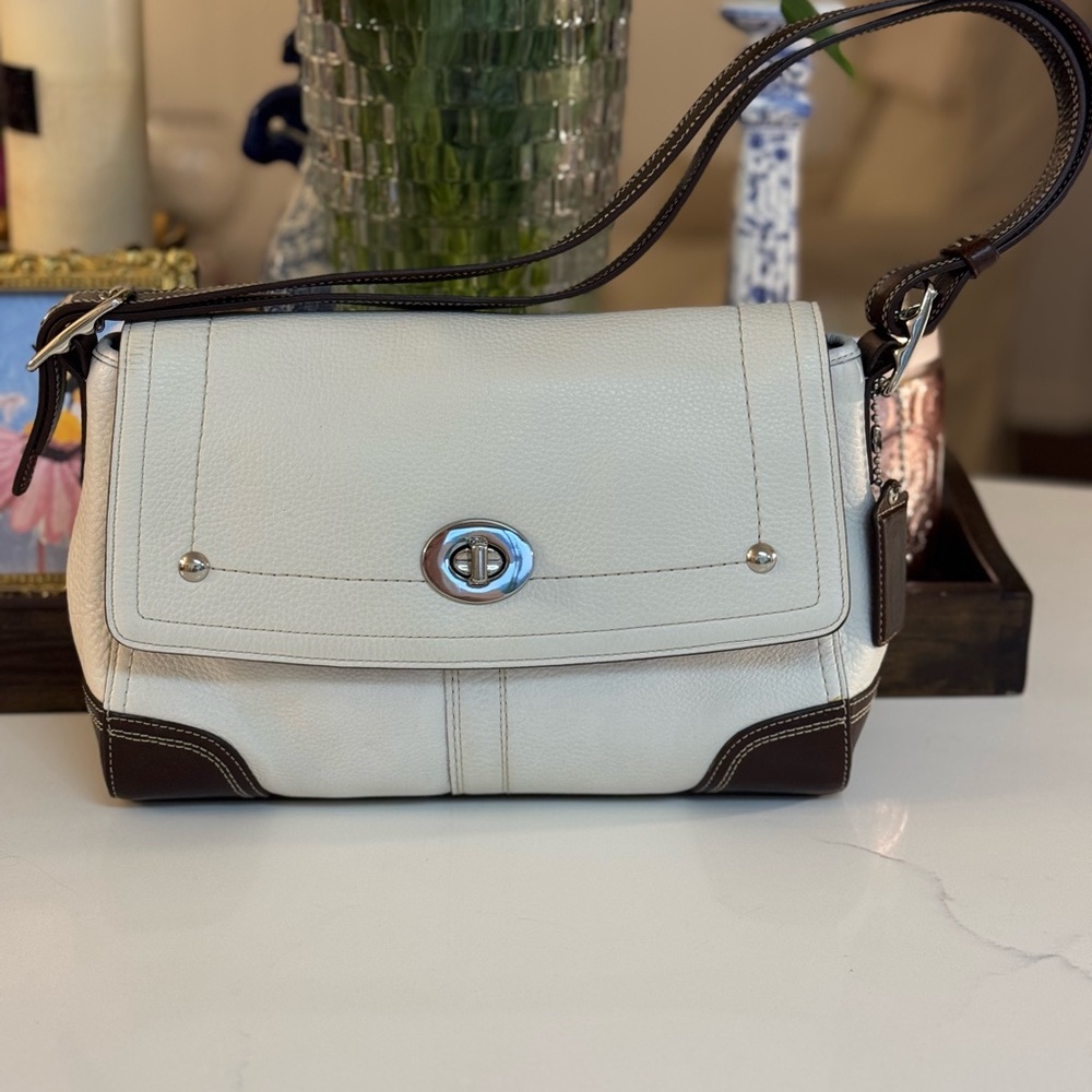 🤍🤎 COACH WHITE PEBBLED LEATHER HAMILTON FLAP CONVERTIBLE BAG! - Picture 3 of 10